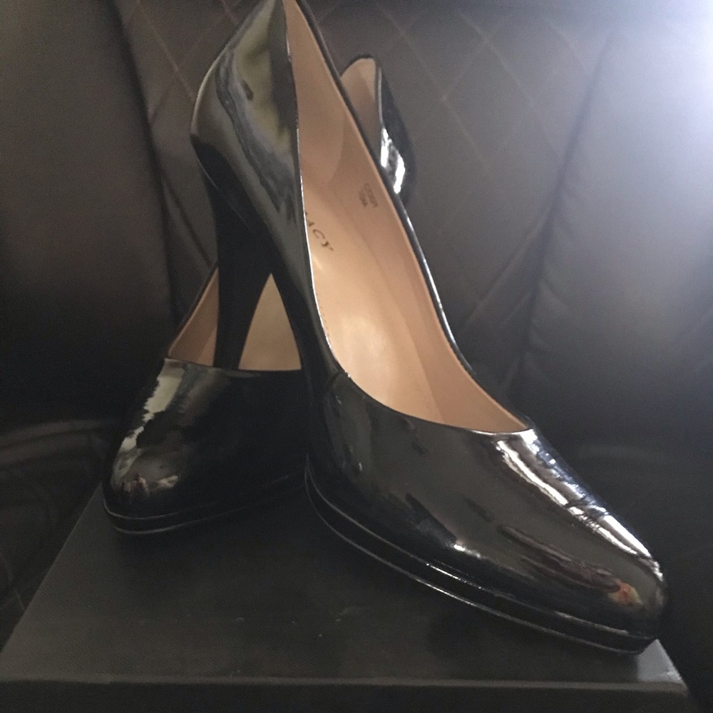 NWT Ellen Tracy Size 10 Patent Leather Pumps